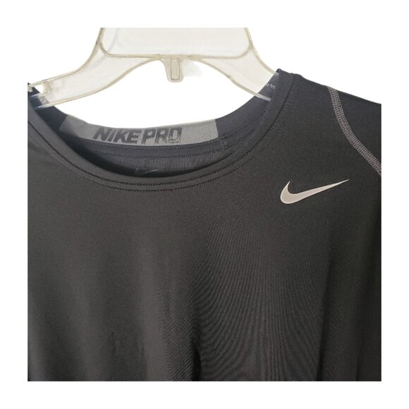 CT2240 NWT Nike Pro Cool Dri-Fit Black Mens T-shirt - Picture 2 of 10